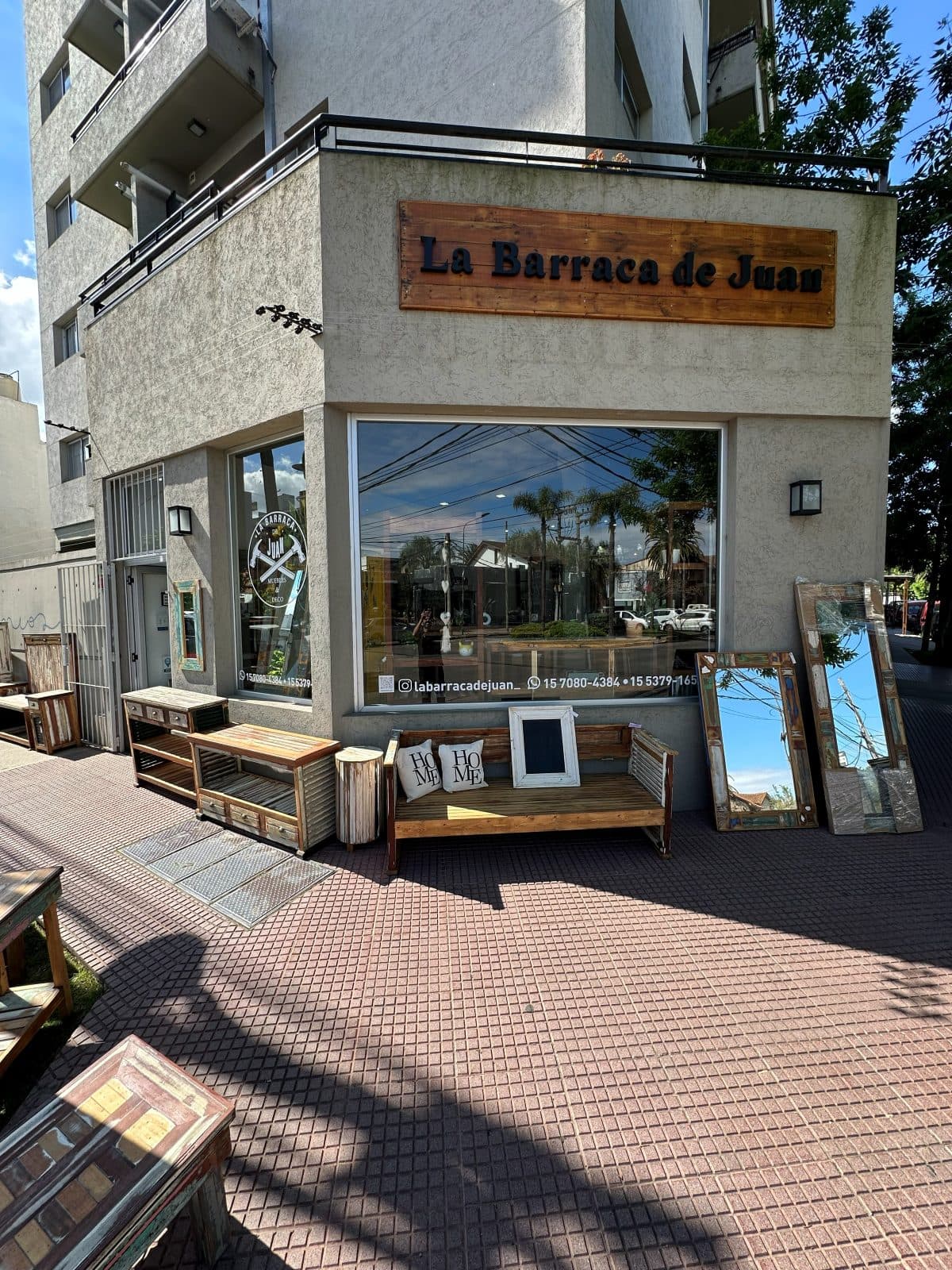 Frente del local de La Barraca de Juan en Tigre